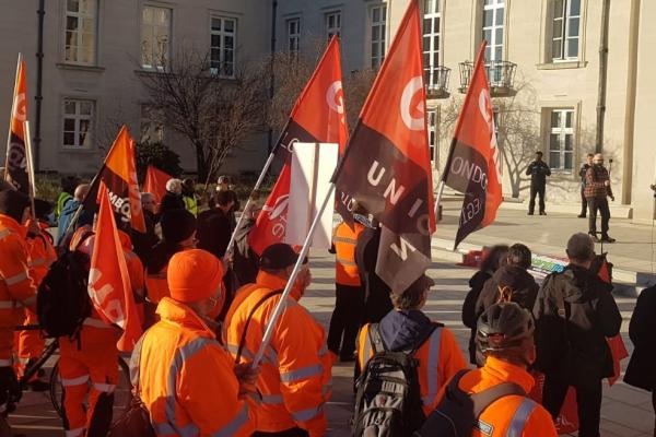 Refuse workers in Waltham Forest protest about pay and conditions